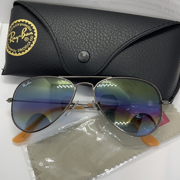 BNIB Rayban Gunmetal with Blue Gradient Lenses - Picture 2 of 6